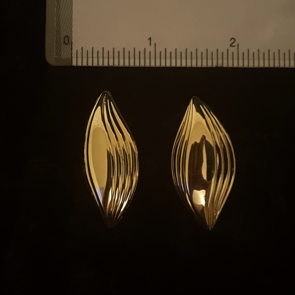 🌸$5/25🌸 - Lady Remington Gold-Tone Earrings